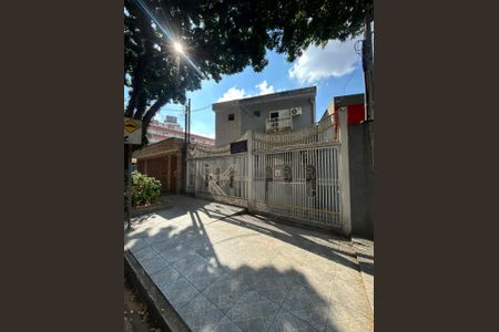 Casa para alugar com 250m², 4 quartos e 6 vagas Casa para alugar com 250m², 4 quartos e 6 vagasFachada