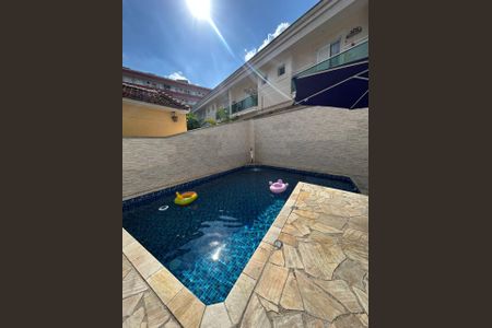 Casa para alugar com 250m², 4 quartos e 6 vagas Casa para alugar com 250m², 4 quartos e 6 vagasPiscina