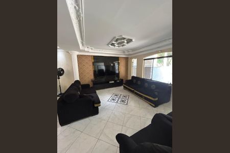 Casa para alugar com 250m², 4 quartos e 6 vagas Casa para alugar com 250m², 4 quartos e 6 vagasSala