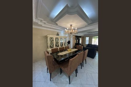 Casa para alugar com 250m², 4 quartos e 6 vagas Casa para alugar com 250m², 4 quartos e 6 vagasSala de jantar