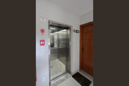 Apartamento à venda com 156m², 4 quartos e 3 vagas Apartamento à venda com 156m², 4 quartos e 3 vagasElevador