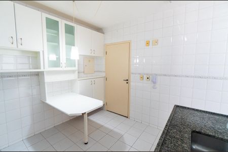 Apartamento para alugar com 60m², 2 quartos e 2 vagas Apartamento para alugar com 60m², 2 quartos e 2 vagasCozinha