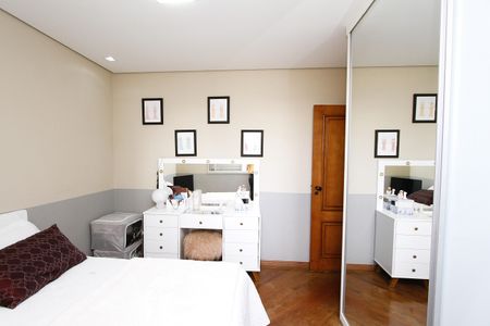 Apartamento à venda com 105m², 3 quartos e 3 vagasQuarto 2