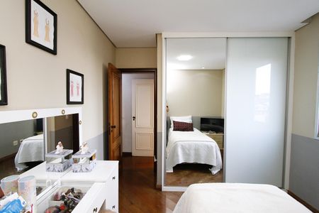 Apartamento à venda com 105m², 3 quartos e 3 vagasQuarto 2