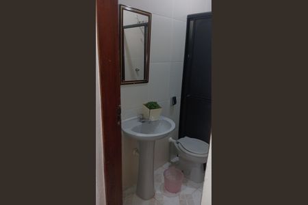 Casa à venda com 216m², 3 quartos e 2 vagasBanheiro 