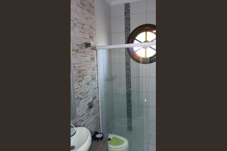 Casa à venda com 216m², 3 quartos e 2 vagasBanheiro 