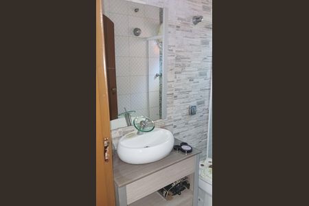 Casa à venda com 216m², 3 quartos e 2 vagasBanheiro 