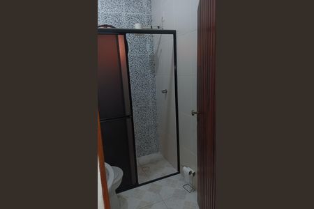 Casa à venda com 216m², 3 quartos e 2 vagasBanheiro 