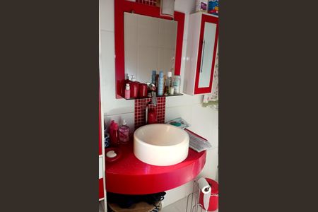 Casa à venda com 216m², 3 quartos e 2 vagasBanheiro 