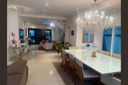 Casa de condomínio à venda com 350m², 1 quarto e 6 vagas Casa de condomínio à venda com 350m², 1 quarto e 6 vagasSala