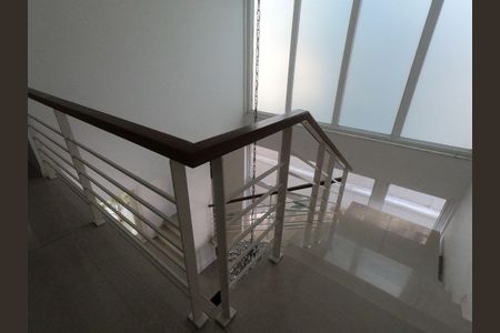 Casa de condomínio à venda com 350m², 1 quarto e 6 vagas Casa de condomínio à venda com 350m², 1 quarto e 6 vagasEscada