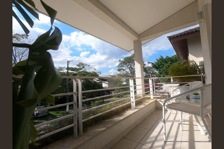 Casa de condomínio à venda com 350m², 1 quarto e 6 vagas Casa de condomínio à venda com 350m², 1 quarto e 6 vagasVaranda