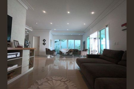 Casa de condomínio à venda com 350m², 1 quarto e 6 vagas Casa de condomínio à venda com 350m², 1 quarto e 6 vagasSala