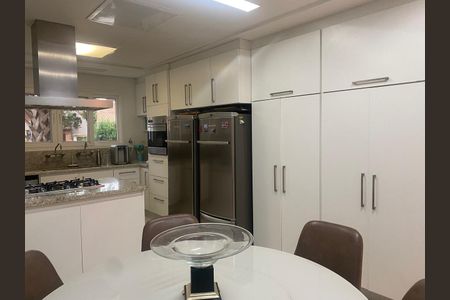 Casa de condomínio à venda com 350m², 1 quarto e 6 vagas Casa de condomínio à venda com 350m², 1 quarto e 6 vagasCozinha - Armários