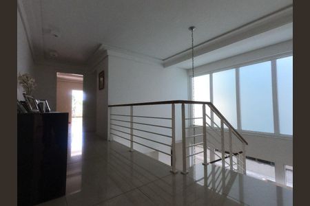 Casa de condomínio à venda com 350m², 1 quarto e 6 vagas Casa de condomínio à venda com 350m², 1 quarto e 6 vagasEscada