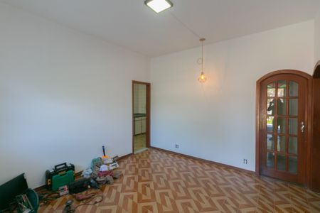 Casa à venda com 2 quartos, 124m² em Heliópolis, Belo Horizonte