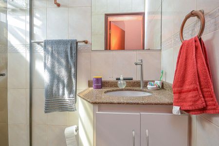 Casa à venda com 220m², 5 quartos e 2 vagas Casa à venda com 220m², 5 quartos e 2 vagasBanheiro 2