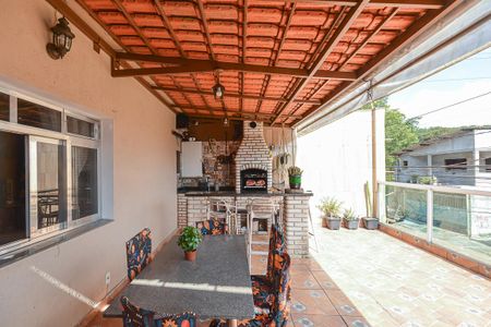 Casa à venda com 220m², 5 quartos e 2 vagas Casa à venda com 220m², 5 quartos e 2 vagasÁrea gourmet