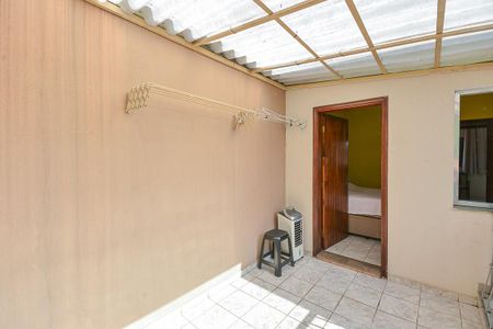 Casa à venda com 220m², 5 quartos e 2 vagas Casa à venda com 220m², 5 quartos e 2 vagasSacada