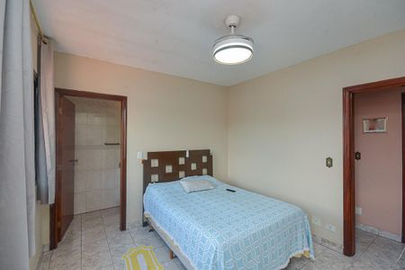 Casa à venda com 220m², 5 quartos e 2 vagas Casa à venda com 220m², 5 quartos e 2 vagasQuarto 1