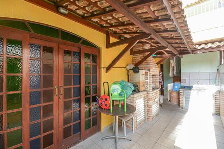 Casa à venda com 220m², 5 quartos e 2 vagas Casa à venda com 220m², 5 quartos e 2 vagasÁrea de Serviço