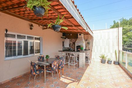 Casa à venda com 220m², 5 quartos e 2 vagas Casa à venda com 220m², 5 quartos e 2 vagasÁrea gourmet