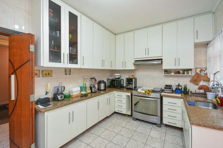 Casa à venda com 220m², 5 quartos e 2 vagas Casa à venda com 220m², 5 quartos e 2 vagasCozinha