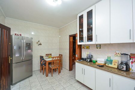 Casa à venda com 220m², 5 quartos e 2 vagas Casa à venda com 220m², 5 quartos e 2 vagasCozinha