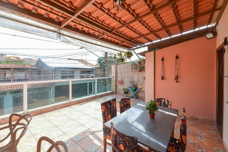 Casa à venda com 220m², 5 quartos e 2 vagas Casa à venda com 220m², 5 quartos e 2 vagasÁrea gourmet
