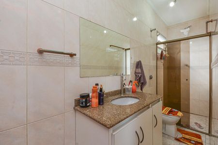 Casa à venda com 220m², 5 quartos e 2 vagas Casa à venda com 220m², 5 quartos e 2 vagasBanheiro