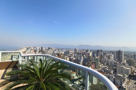 Apartamento para alugar com 116m², 3 quartos e 2 vagas Apartamento para alugar com 116m², 3 quartos e 2 vagasVista da piscina