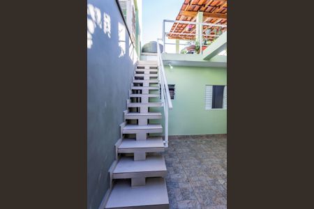 Casa à venda com 140m², 3 quartos e 2 vagasEscada