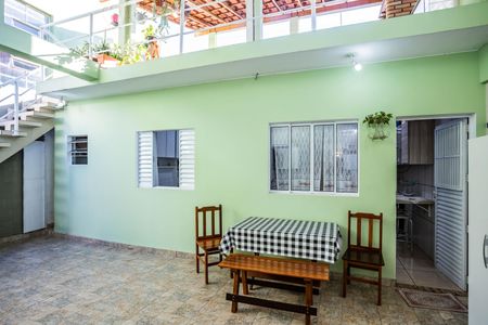 Casa à venda com 140m², 3 quartos e 2 vagasÁrea de serviço e quintal