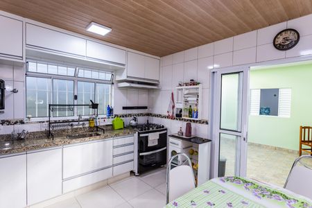 Casa à venda com 140m², 3 quartos e 2 vagasCozinha