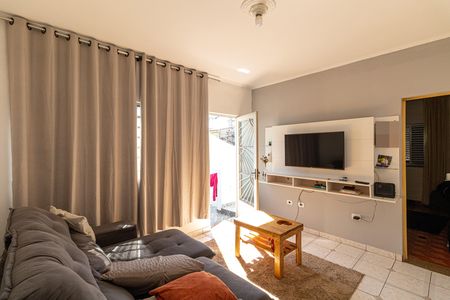 Casa à venda com 150m², 4 quartos e 2 vagas Casa à venda com 150m², 4 quartos e 2 vagasCasa 3 - Sala