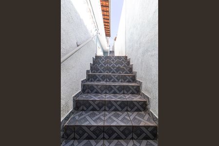 Casa à venda com 150m², 4 quartos e 2 vagas Casa à venda com 150m², 4 quartos e 2 vagasEscada