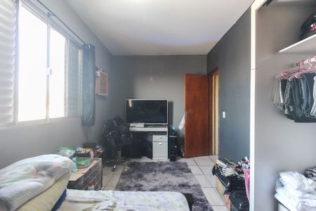 Casa à venda com 300m², 3 quartos e 3 vagas Casa à venda com 300m², 3 quartos e 3 vagasQuarto 3