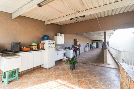 Casa à venda com 300m², 2 quartos e 1 vagaÁrea de serviço e Terraço