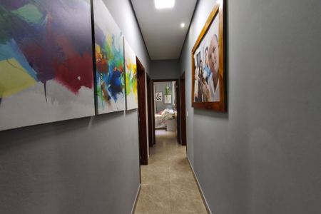 Casa à venda com 200m², 3 quartos e 2 vagasCorredor - Quartos