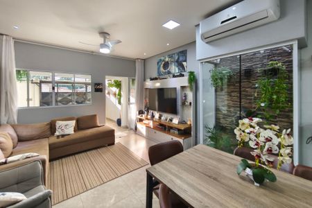 Casa à venda com 200m², 3 quartos e 2 vagasSala