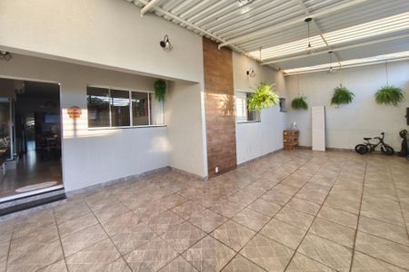 Casa à venda com 200m², 3 quartos e 2 vagasQuintal - Garagem