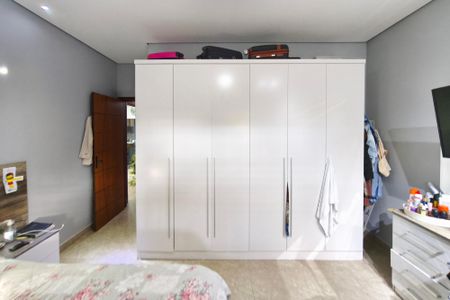 Casa à venda com 200m², 3 quartos e 2 vagasQuarto Suíte