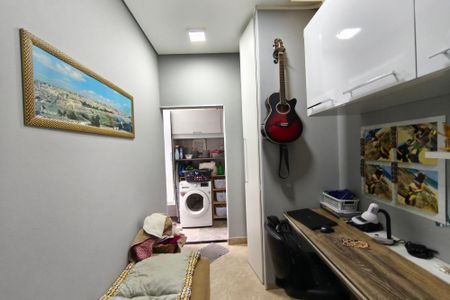 Casa à venda com 200m², 3 quartos e 2 vagasEscritório