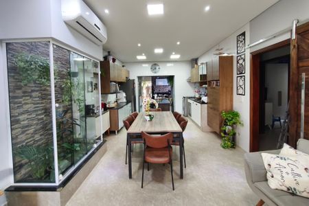 Casa à venda com 200m², 3 quartos e 2 vagasSala