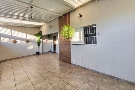Casa à venda com 200m², 3 quartos e 2 vagasQuintal - Garagem