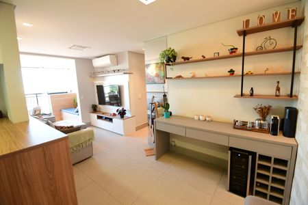 Sala de apartamento à venda com 2 quartos, 68m² em Taquaral, Campinas