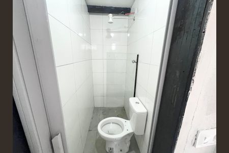 Banheiro de casa para alugar com 1 quarto, 25m² em Vila Santa Maria, São Paulo
