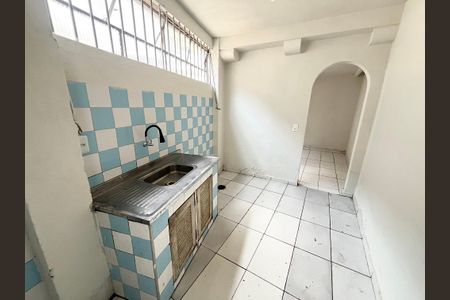 Cozinha de casa para alugar com 1 quarto, 25m² em Vila Santa Maria, São Paulo