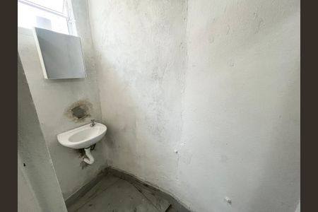 Banheiro de casa para alugar com 1 quarto, 25m² em Vila Santa Maria, São Paulo