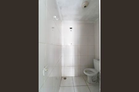 Banheiro de casa para alugar com 2 quartos, 23m² em Parque Casa de Pedra, São Paulo